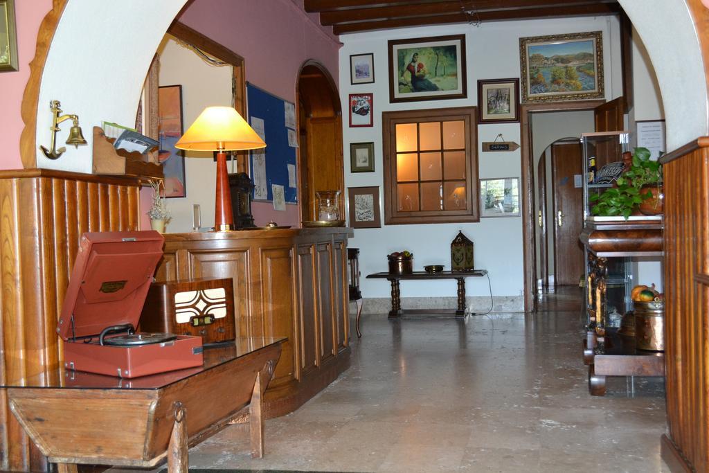 Hostal De La Gloria Виладрау Экстерьер фото