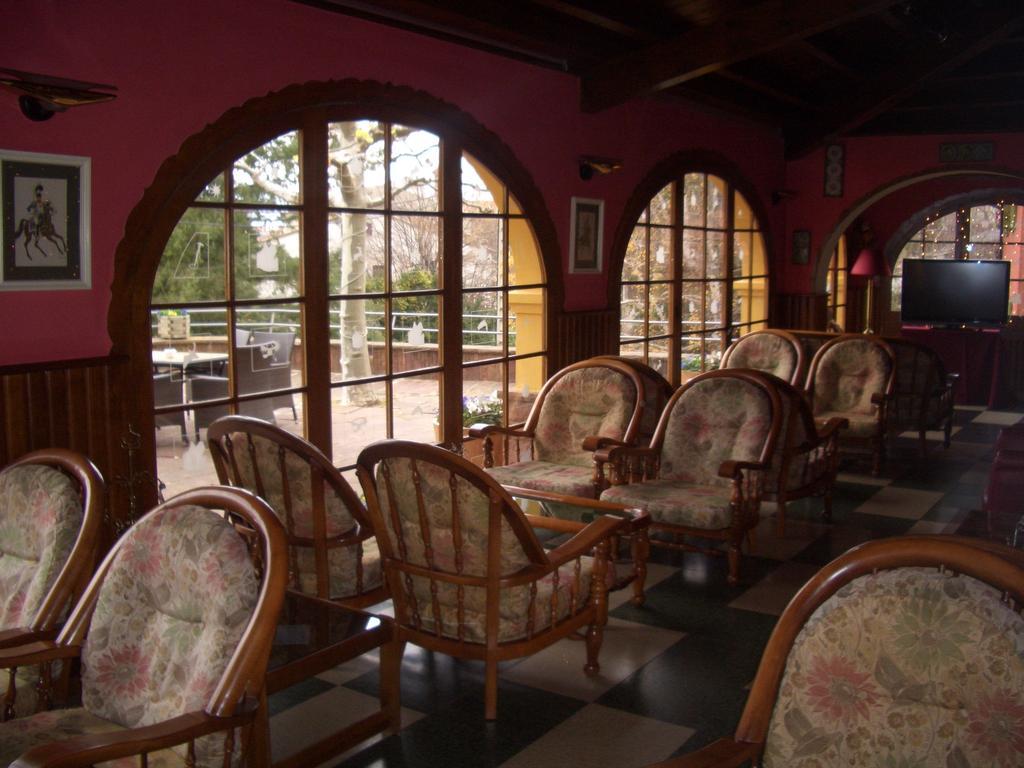 Hostal De La Gloria Виладрау Экстерьер фото