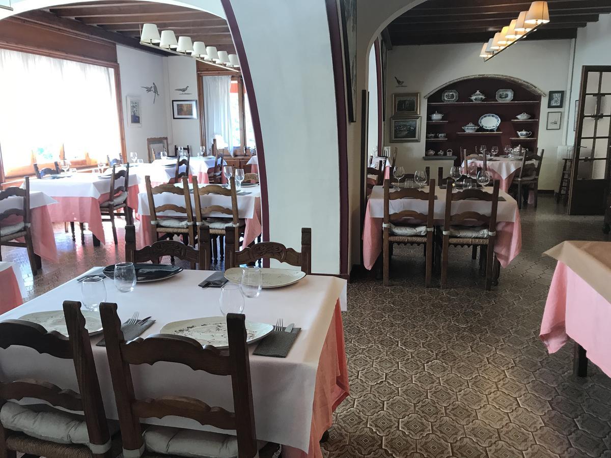 Hostal De La Gloria Виладрау Экстерьер фото