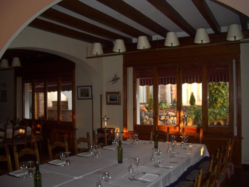 Hostal De La Gloria Виладрау Экстерьер фото